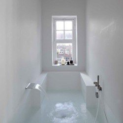 A Seamlessly Integrated Tub