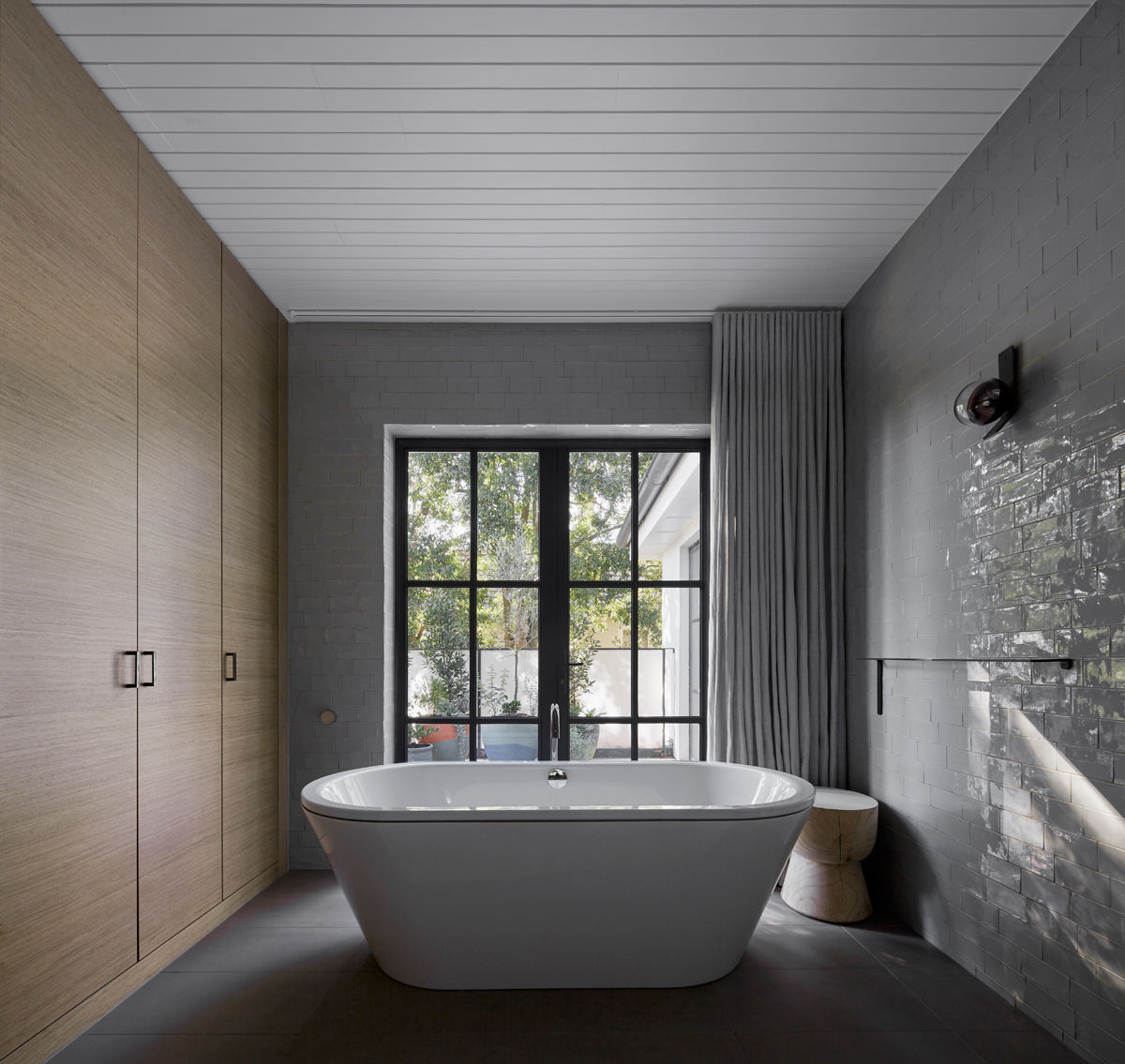 Bathroom in a Hopetoun Road residence by B.E Architecture