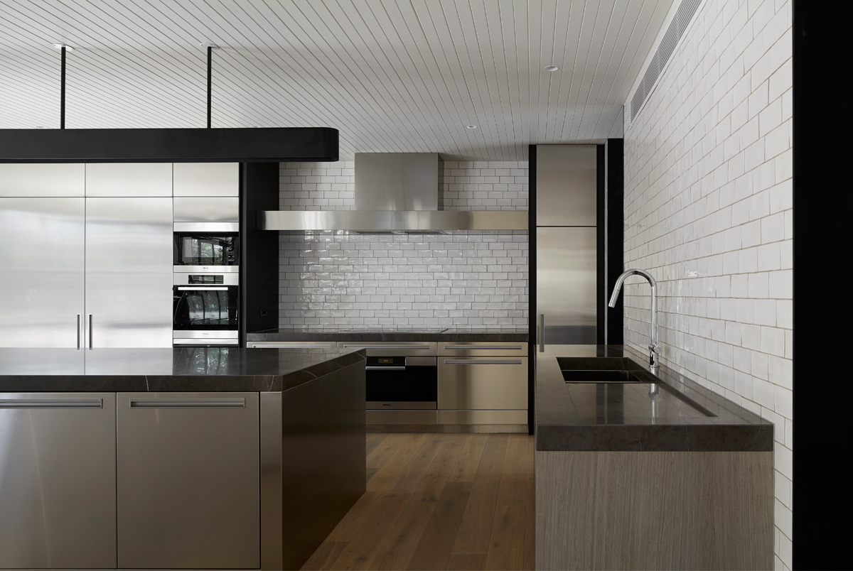 Kitchen in a Hopetoun Road residence by B.E Architecture
