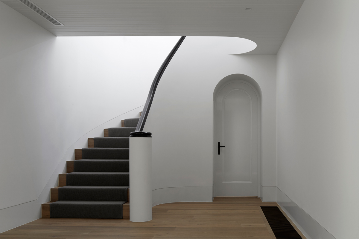 Staircase in a Hopetoun Road residence by B.E Architecture