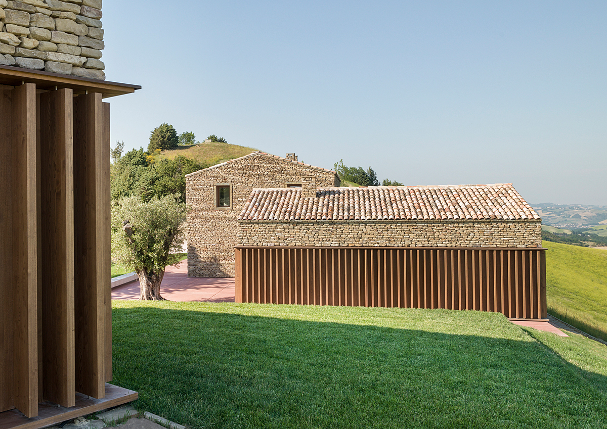 Timeless Architecture In the Italian Countryside by GGA Architetti | DPAGES