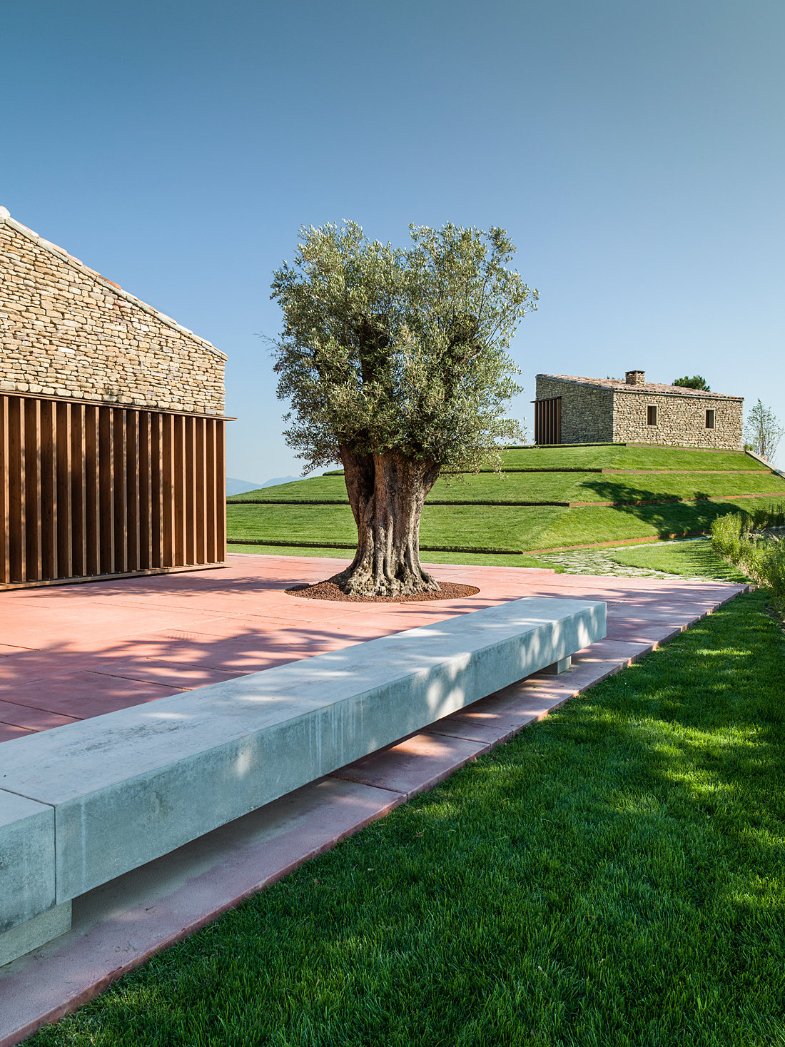 Contemporary Architecture In the Italian Countryside by GGA Architetti | DPAGES