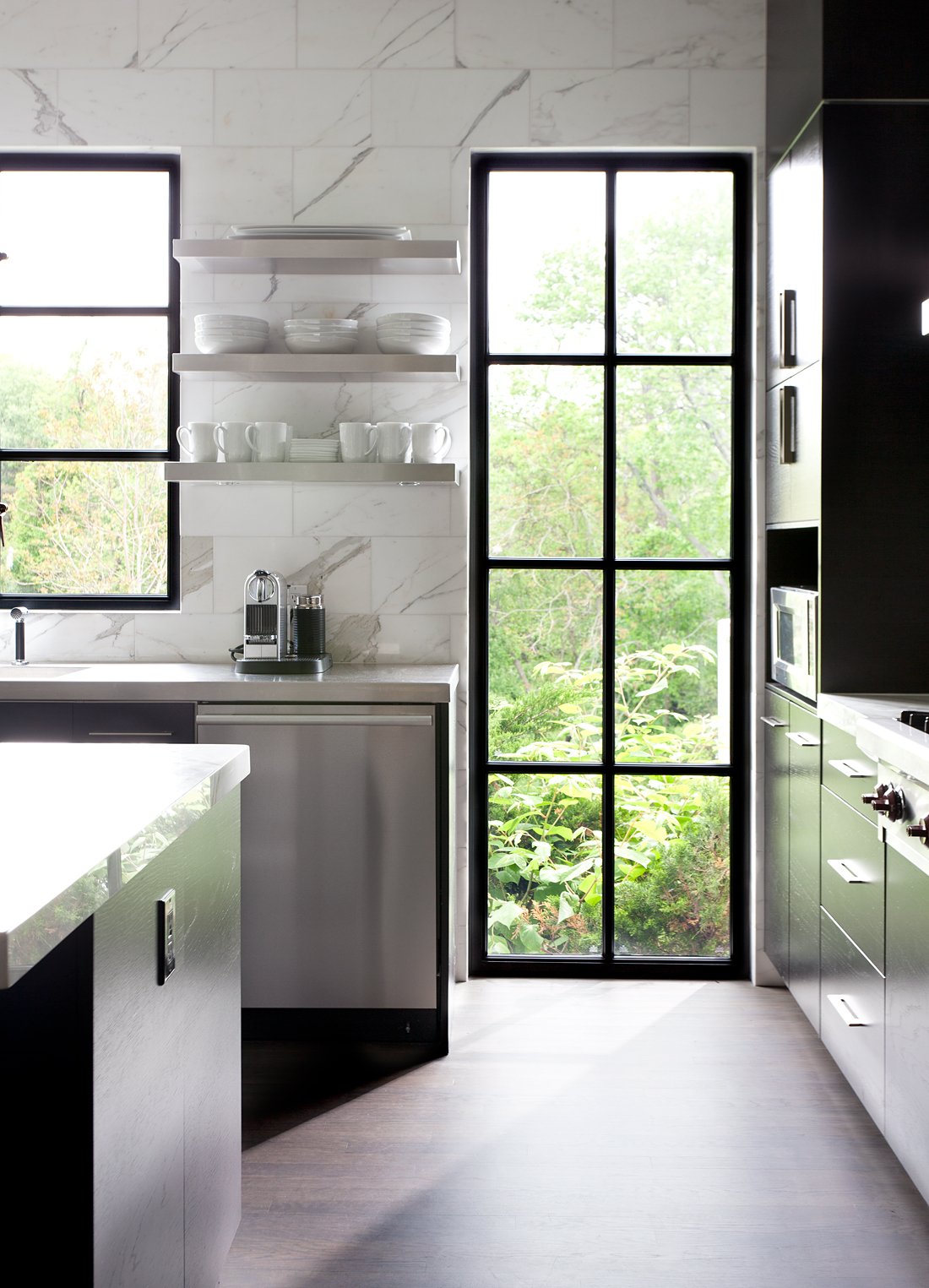 Black Oak & Calacatta Mable Kitchen by Mar Silver | DPAGES