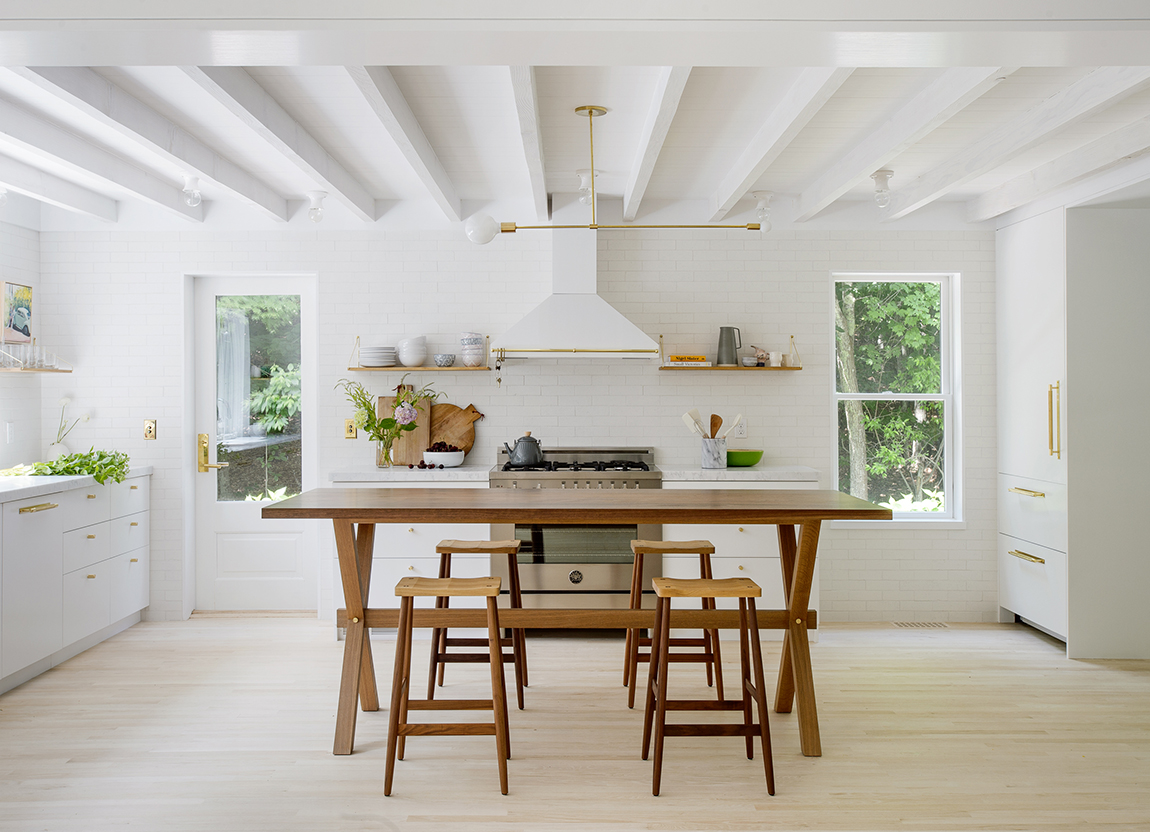 Light & Airy Hamptons Kitchen by Jessica Helgerson Interior Design