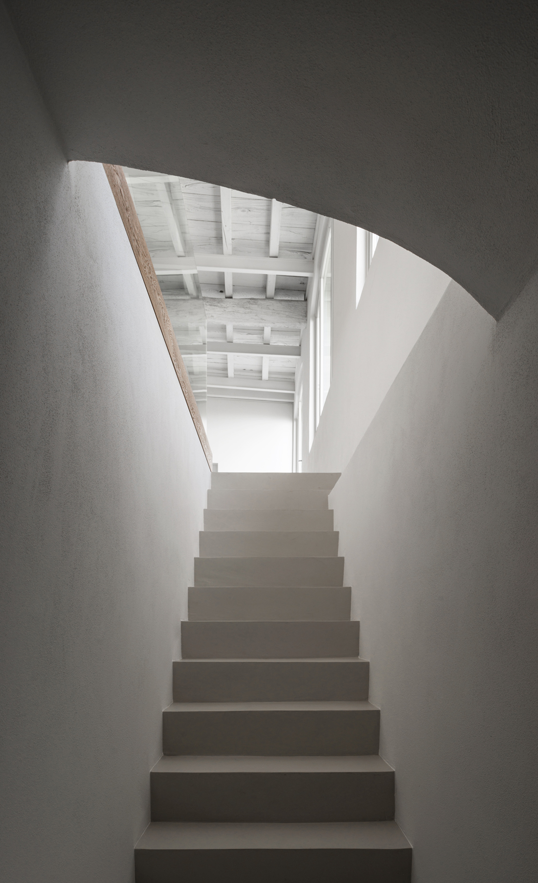 Minimal Staircase Design by duearchitetti
