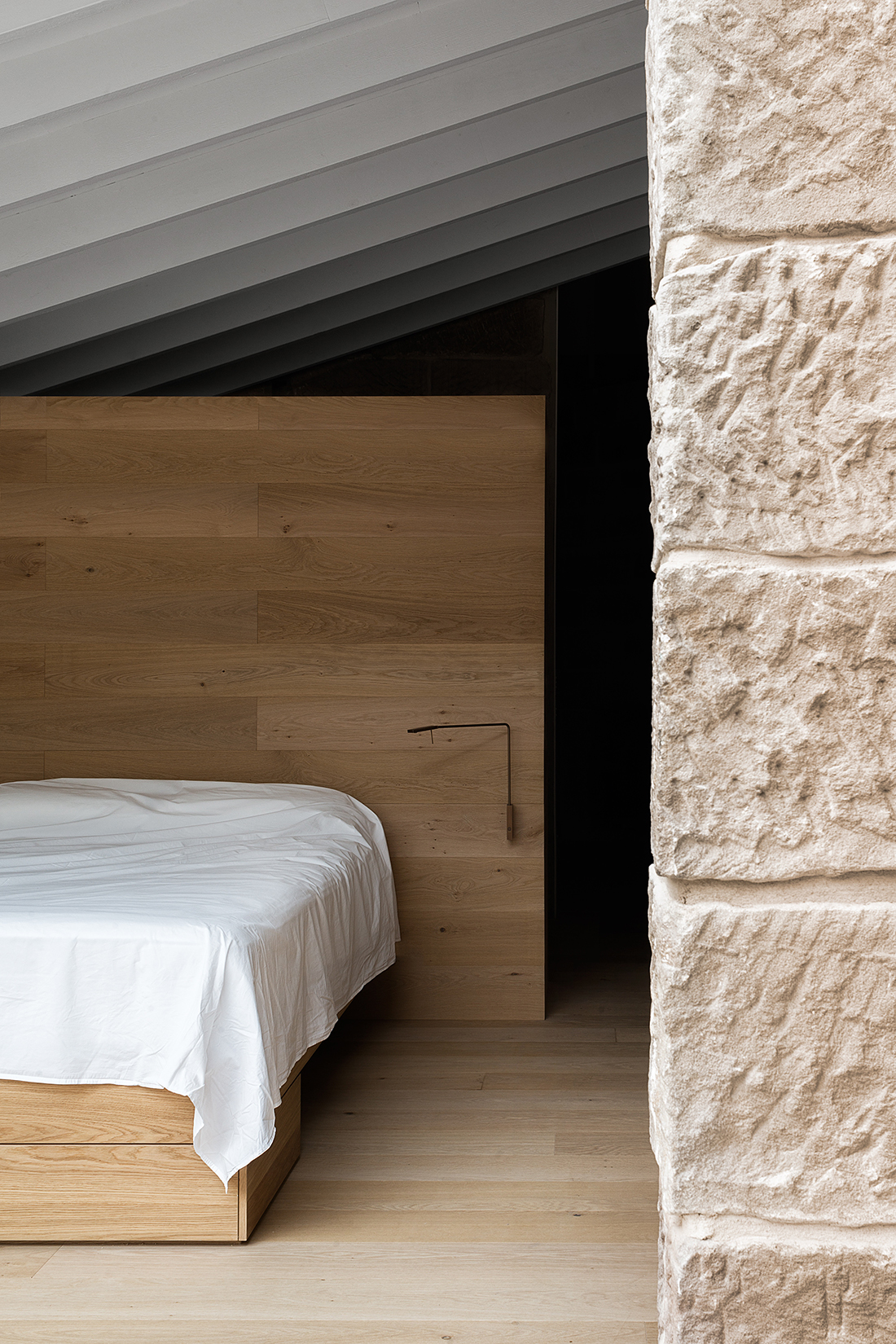 Minimal Bedroom Design by Renato D'Ettorre