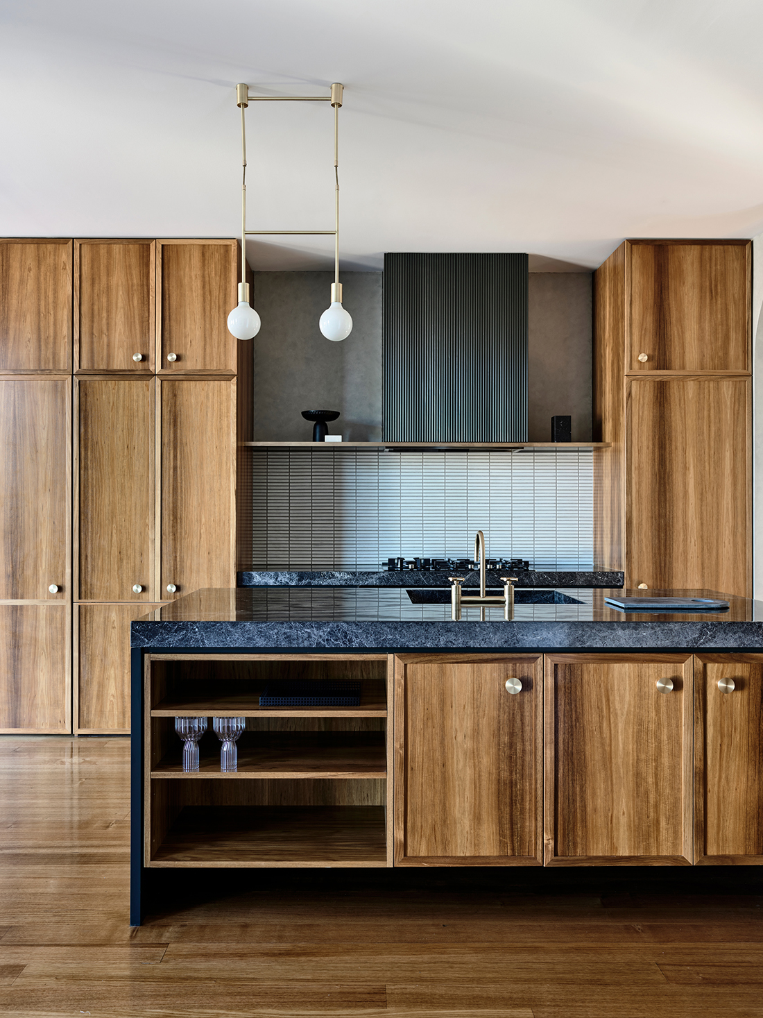 Medium Wood Kitchen Cabinetry | DPAGES
