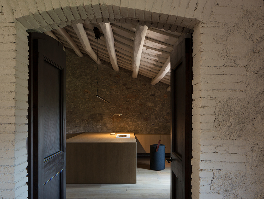 Eclectic Farmhouse Design by Francesc Rifé Studio | DPAGES