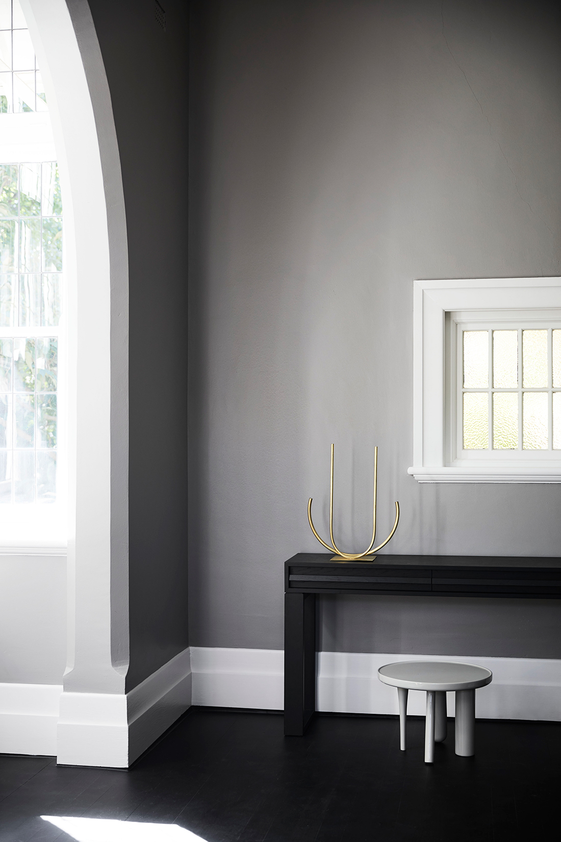 Minimal Gray Interior Design | DPAGES