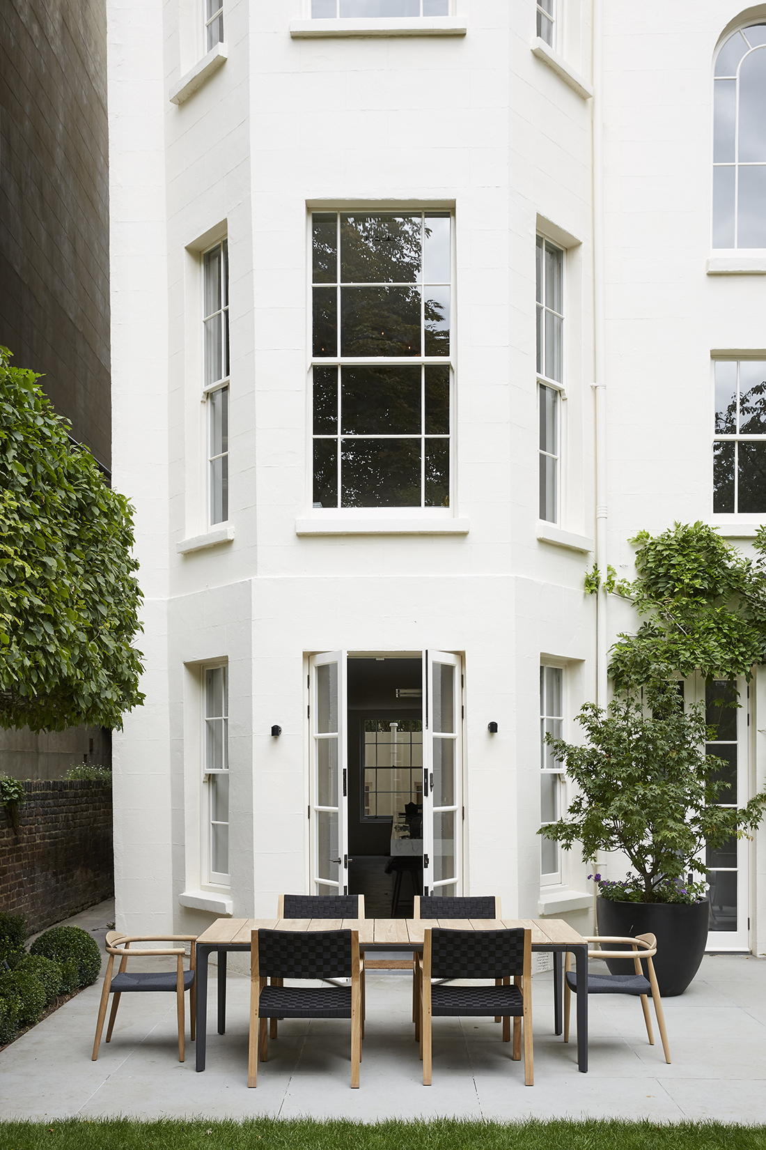 London Patio | DPAGES