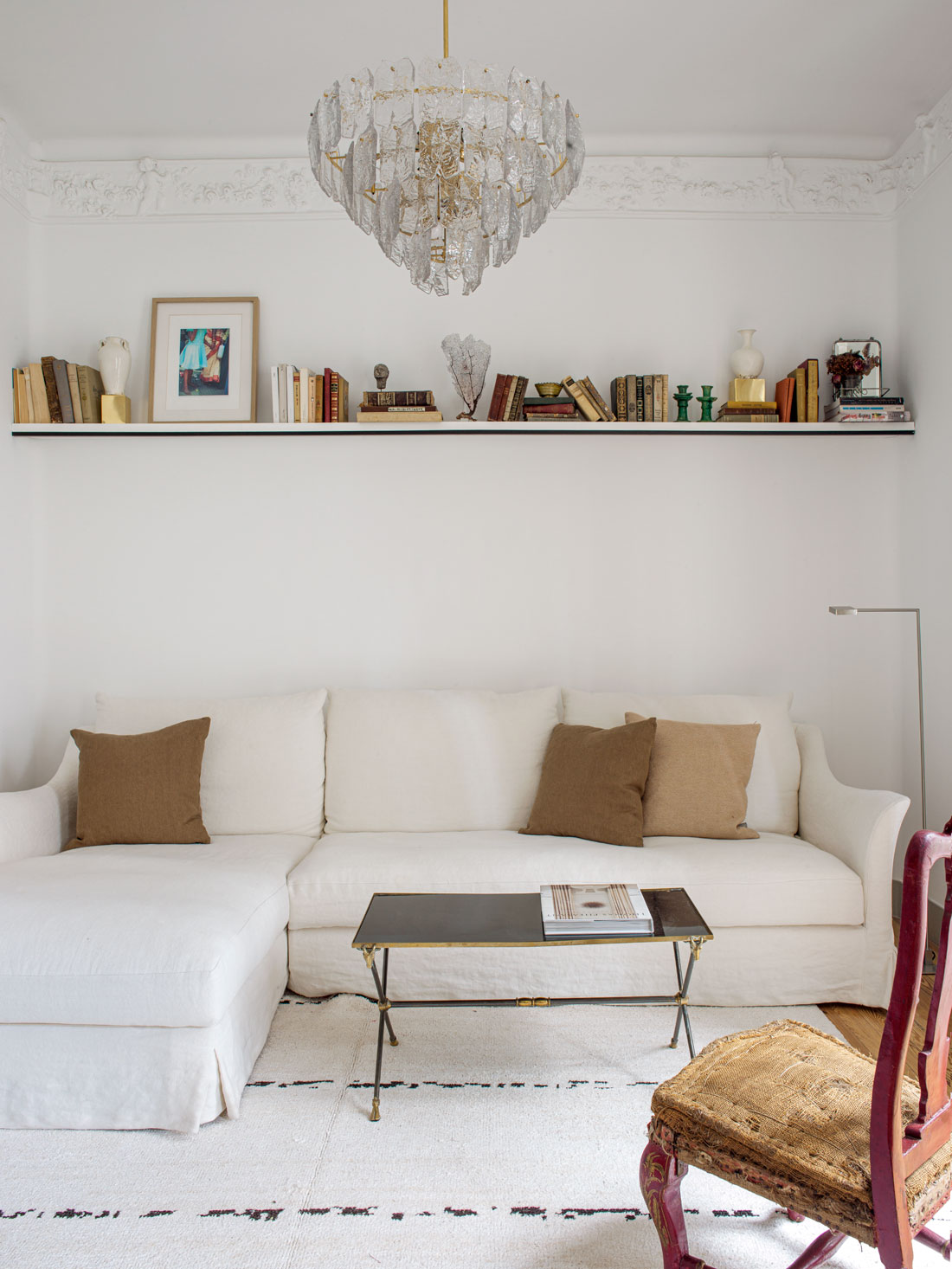 Casual White Living Room | DPAGES