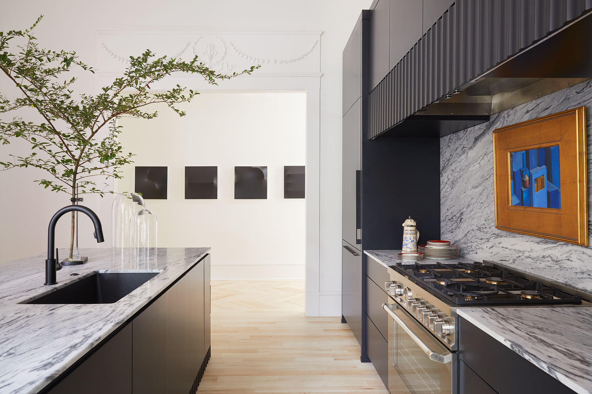 Modern Black & White Kitchen | DPAGES