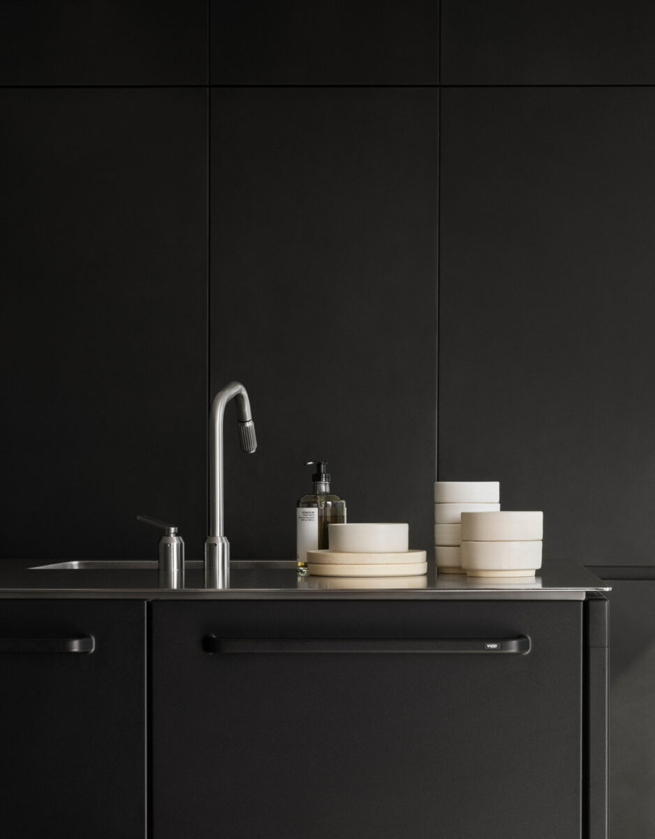 Minimalist Black Kitchen | DPAGES