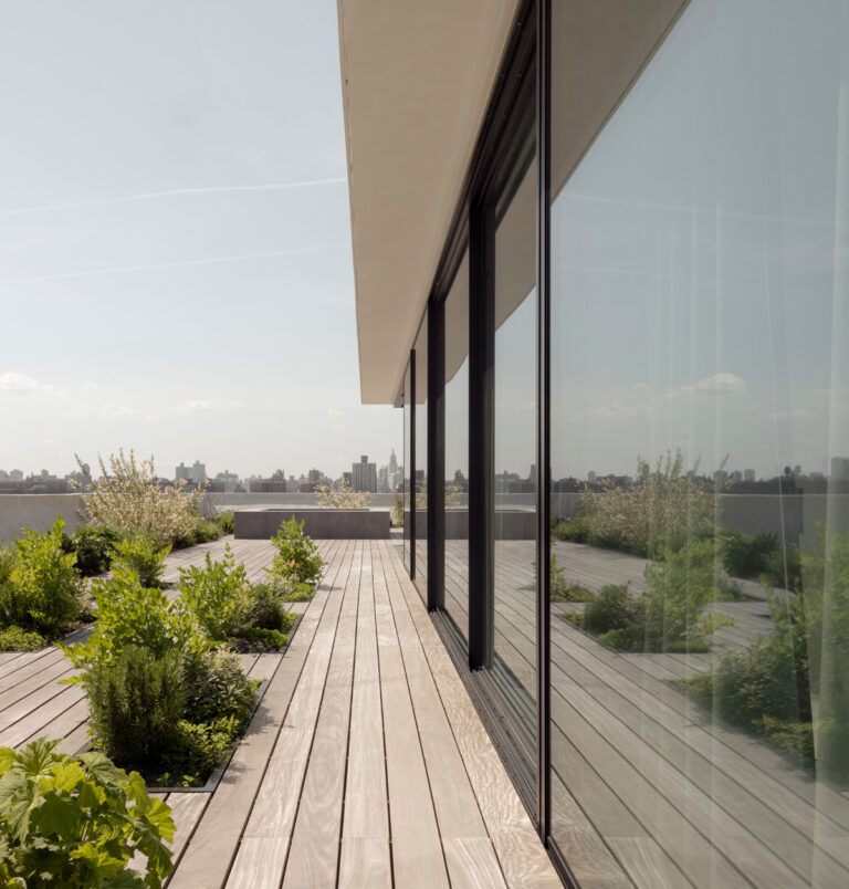 Photo inspiration: Curated Lofty Visuals Stunning Decks In Penthouse Aesthetics Gallery View 49