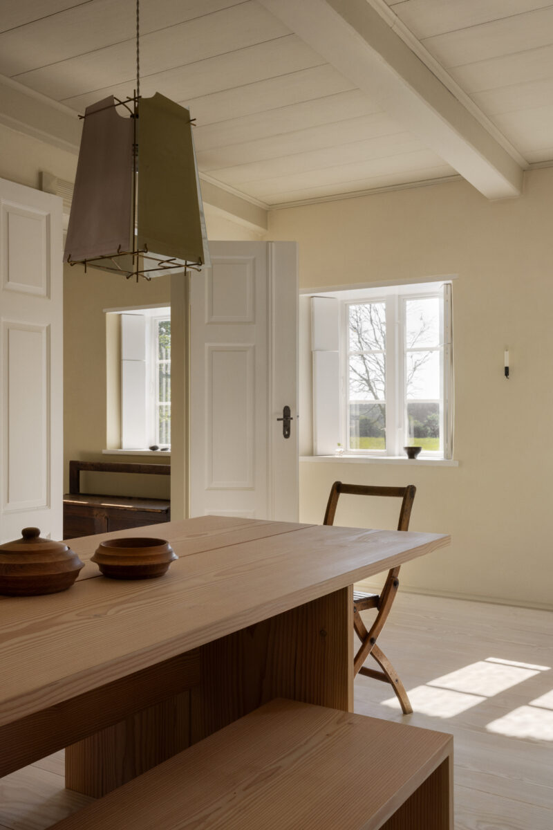 Minimalist Dining Room