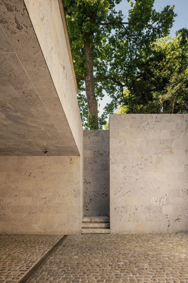 Monolithic Architecture