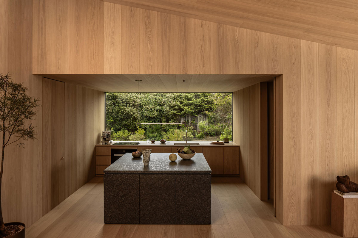 Warm modern kitchen