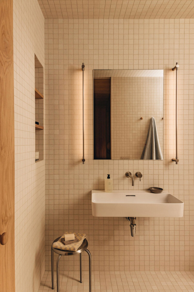 Peach tiled bathroom