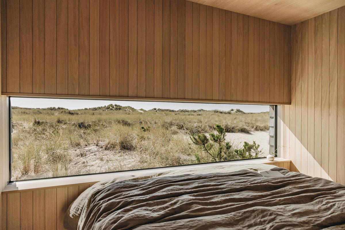 Panoramic picture window